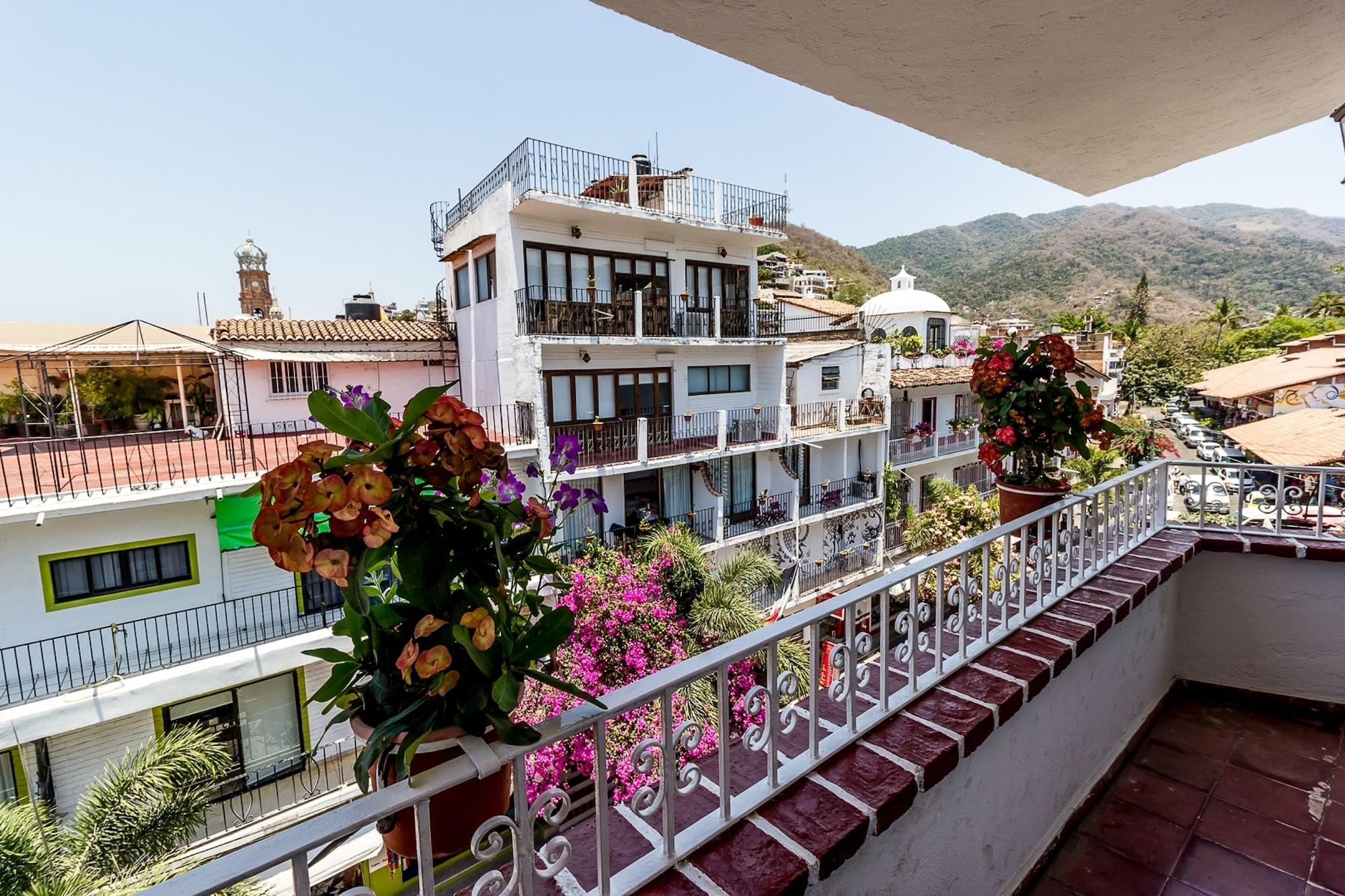 Suites Plaza Del Rio - Family Hotel Malecon Centro Puerto Vallarta Exterior photo